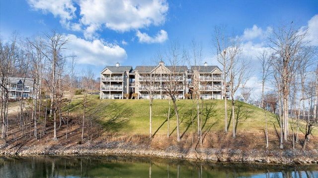 300 S Pointe Shore Dr Apt 411, Moneta, VA 24121