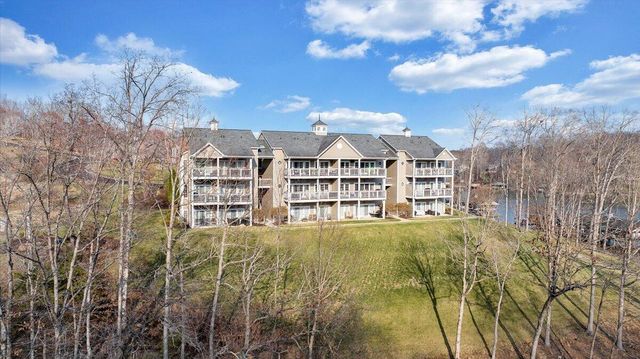 300 S Pointe Shore Dr Apt 411, Moneta, VA 24121