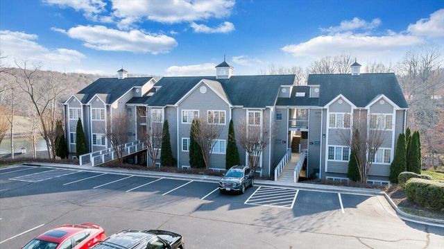 300 S Pointe Shore Dr Apt 411, Moneta, VA 24121