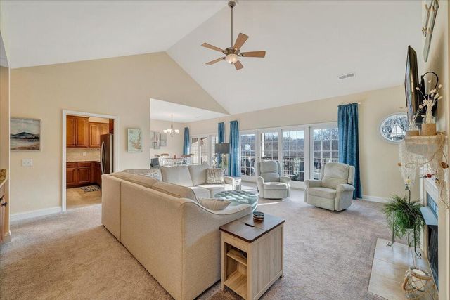 300 S Pointe Shore Dr Apt 411, Moneta, VA 24121