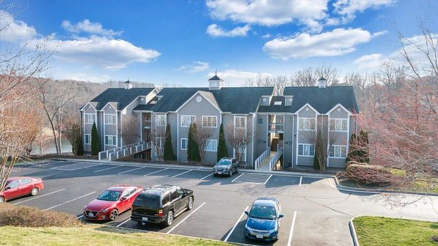 300 S Pointe Shore Dr Apt 411, Moneta, VA 24121