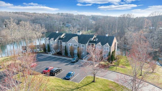 300 S Pointe Shore Dr Apt 411, Moneta, VA 24121