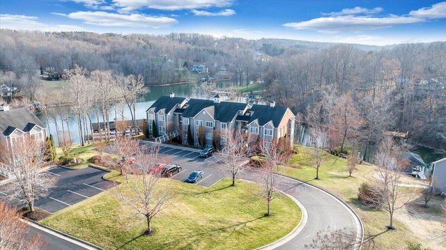 300 S Pointe Shore Dr Apt 411, Moneta, VA 24121