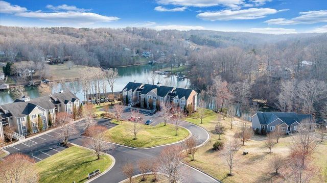 300 S Pointe Shore Dr Apt 411, Moneta, VA 24121