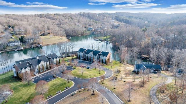 300 S Pointe Shore Dr Apt 411, Moneta, VA 24121