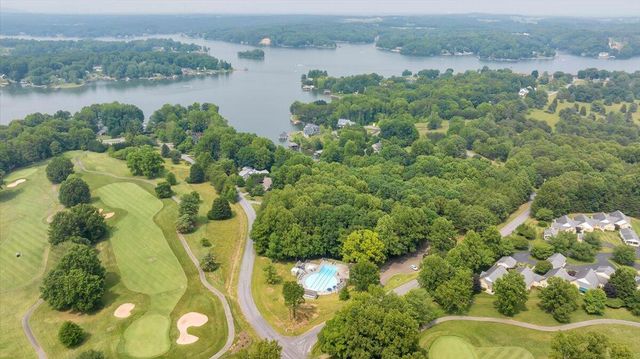 300 S Pointe Shore Dr Apt 411, Moneta, VA 24121