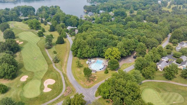 300 S Pointe Shore Dr Apt 411, Moneta, VA 24121