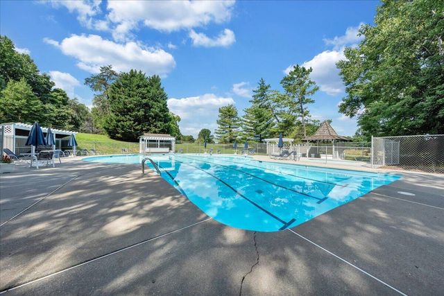 300 S Pointe Shore Dr Apt 411, Moneta, VA 24121