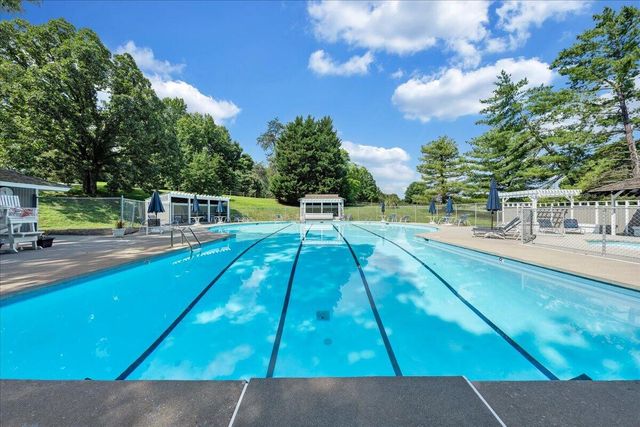 300 S Pointe Shore Dr Apt 411, Moneta, VA 24121