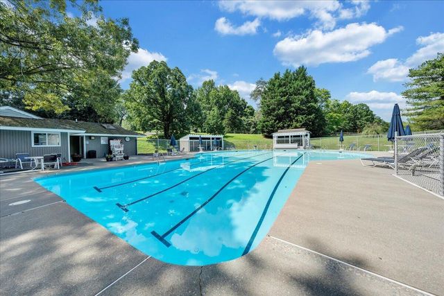 300 S Pointe Shore Dr Apt 411, Moneta, VA 24121