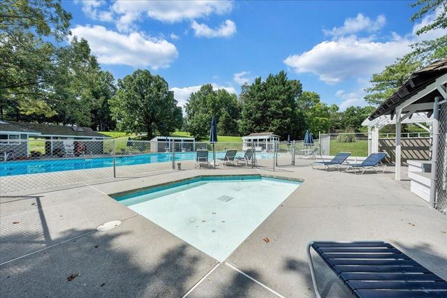 300 S Pointe Shore Dr Apt 411, Moneta, VA 24121