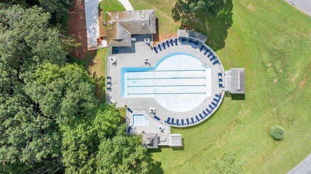 300 S Pointe Shore Dr Apt 411, Moneta, VA 24121