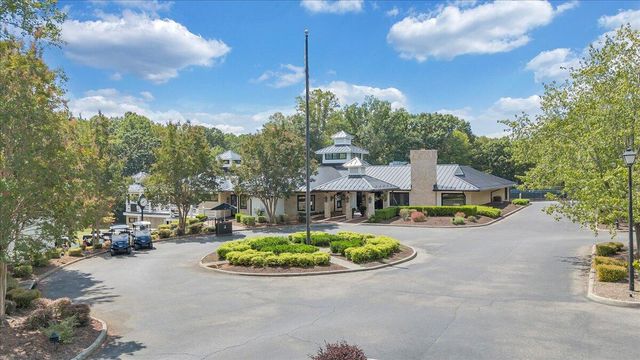 300 S Pointe Shore Dr Apt 411, Moneta, VA 24121