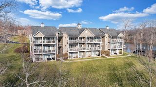 300 S Pointe Shore Dr Apt 411, Moneta, VA 24121
