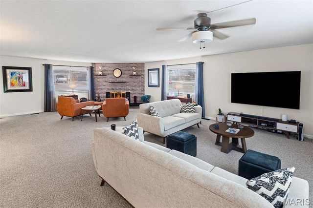 116 Thomas Ter, Edwardsville, IL 62025