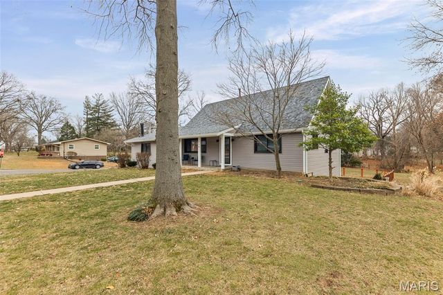 116 Thomas Ter, Edwardsville, IL 62025