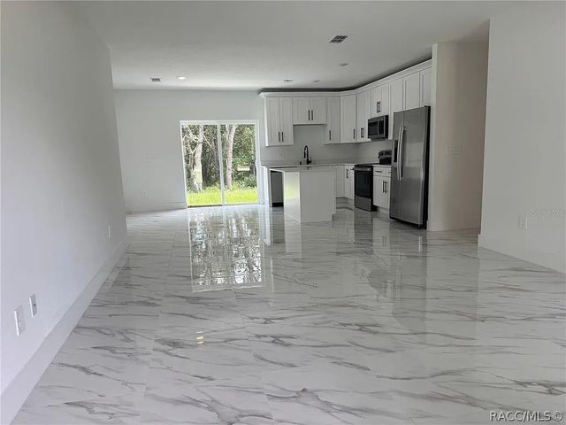 2007 W Hampshire Boulevard, Citrus Springs, FL 34434