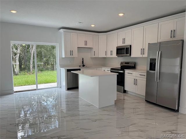 2007 W Hampshire Boulevard, Citrus Springs, FL 34434