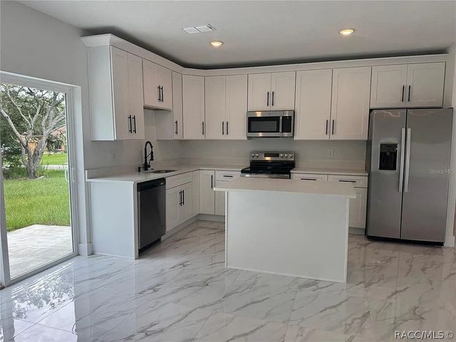 2007 W Hampshire Boulevard, Citrus Springs, FL 34434