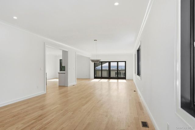 31 Gedney Way, White Plains, NY 10605