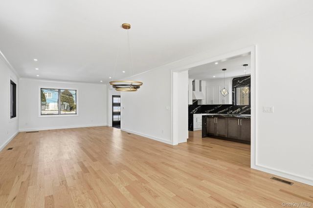 31 Gedney Way, White Plains, NY 10605