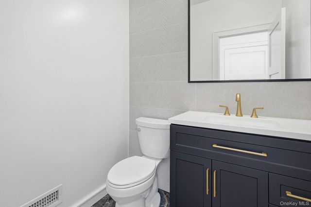 31 Gedney Way, White Plains, NY 10605