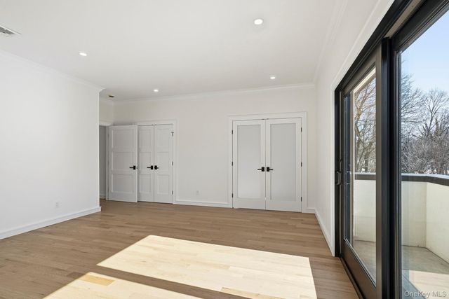 31 Gedney Way, White Plains, NY 10605