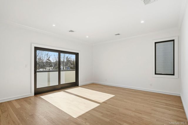 31 Gedney Way, White Plains, NY 10605