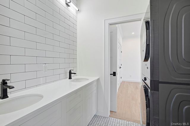 31 Gedney Way, White Plains, NY 10605