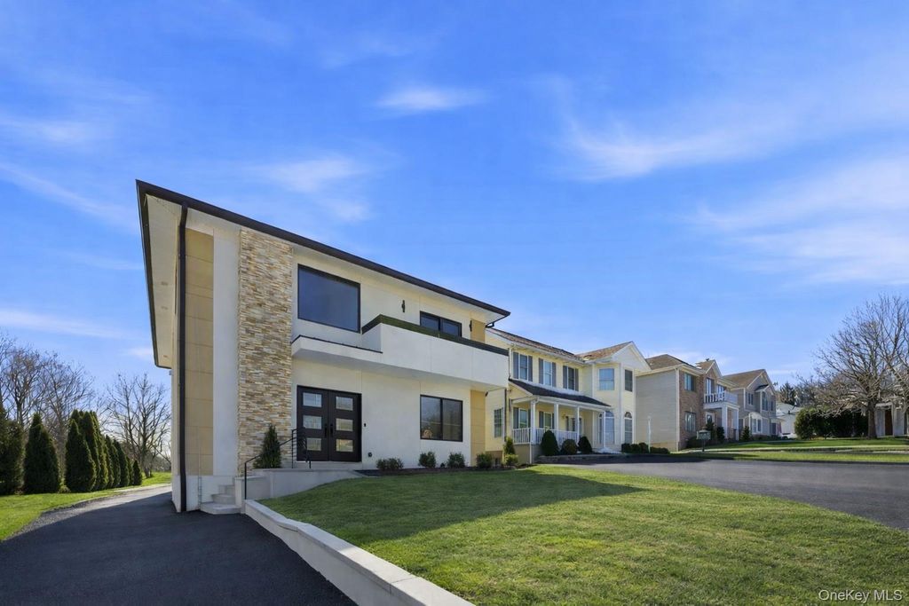 31 Gedney Way, White Plains, NY 10605