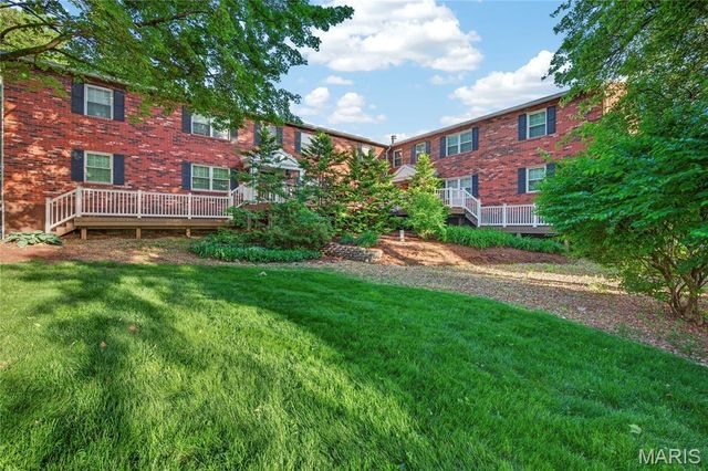1041 N Clay Avenue E3, Kirkwood, MO 63122