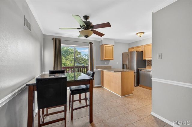 1041 N Clay Avenue E3, Kirkwood, MO 63122
