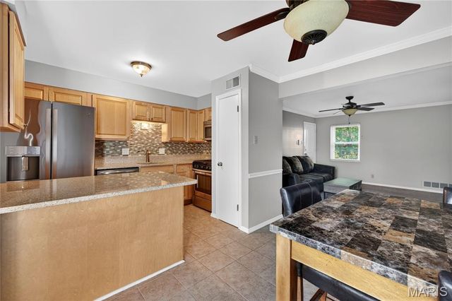 1041 N Clay Avenue E3, Kirkwood, MO 63122