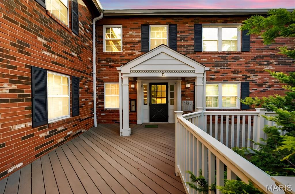 1041 N Clay Avenue E3, Kirkwood, MO 63122
