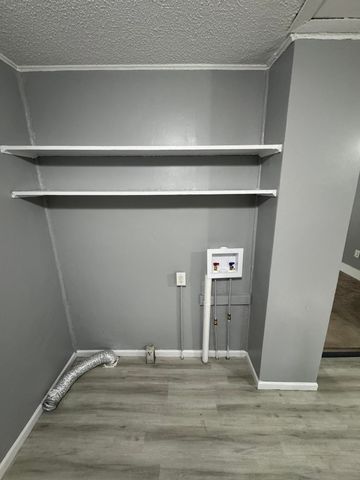 2007 N Travis Avenue, Springfield, MO 65803