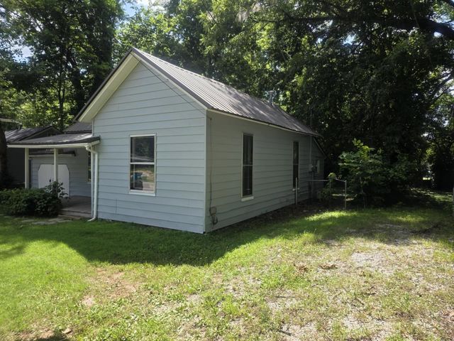 2007 N Travis Avenue, Springfield, MO 65803