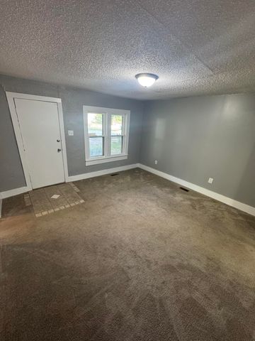 2007 N Travis Avenue, Springfield, MO 65803