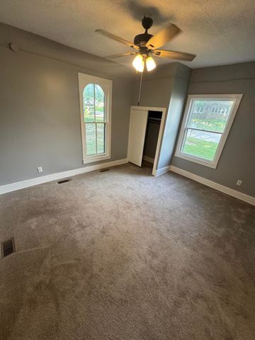 2007 N Travis Avenue, Springfield, MO 65803