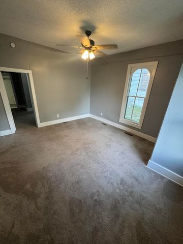 2007 N Travis Avenue, Springfield, MO 65803