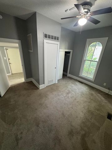 2007 N Travis Avenue, Springfield, MO 65803