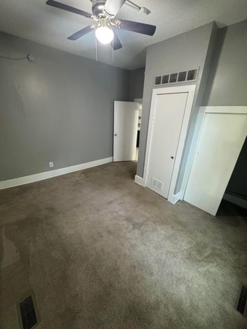 2007 N Travis Avenue, Springfield, MO 65803