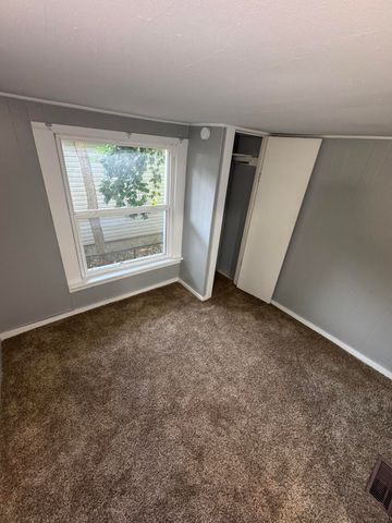 2007 N Travis Avenue, Springfield, MO 65803