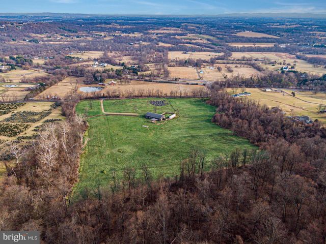 34266 WILLIAMS GAP RD, Round Hill, VA 20141