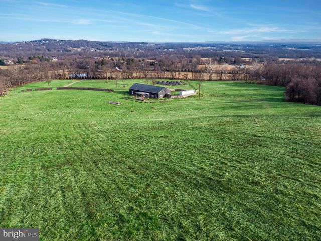 34266 WILLIAMS GAP RD, Round Hill, VA 20141