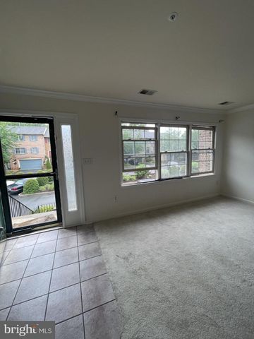 1323 LINDSAY LN, Hagerstown, MD 21742