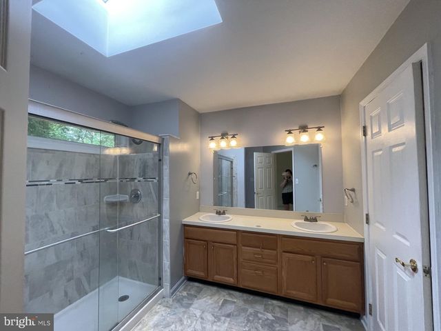 1323 LINDSAY LN, Hagerstown, MD 21742