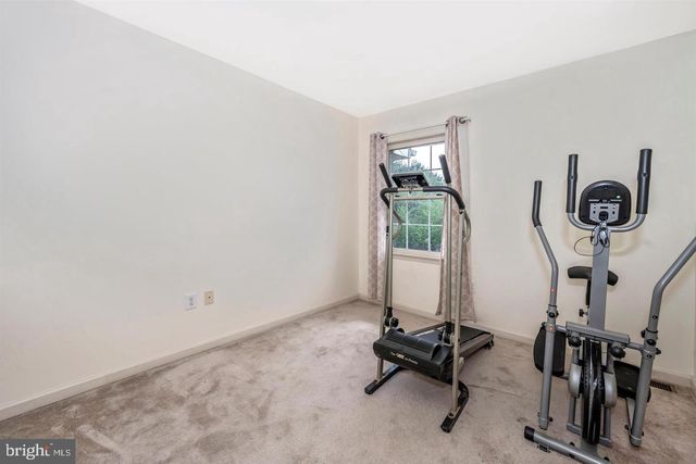 1323 LINDSAY LN, Hagerstown, MD 21742