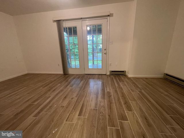 1323 LINDSAY LN, Hagerstown, MD 21742
