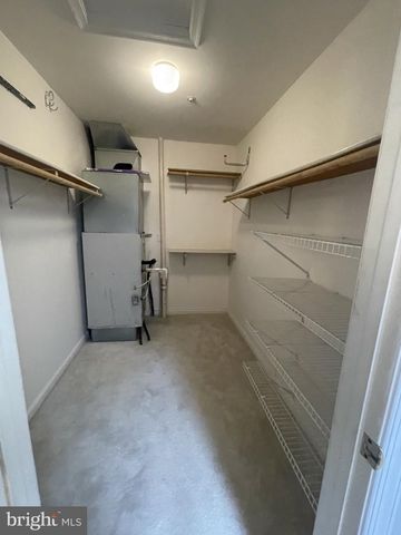 1323 LINDSAY LN, Hagerstown, MD 21742