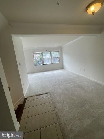 1323 LINDSAY LN, Hagerstown, MD 21742